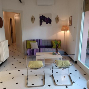 Serena's Beach Side Apt with Parking and AC